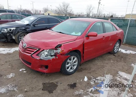 2011 Toyota Camry Le z USA, uszkodzony, nr VIN 4T4BF3EK2BR115960